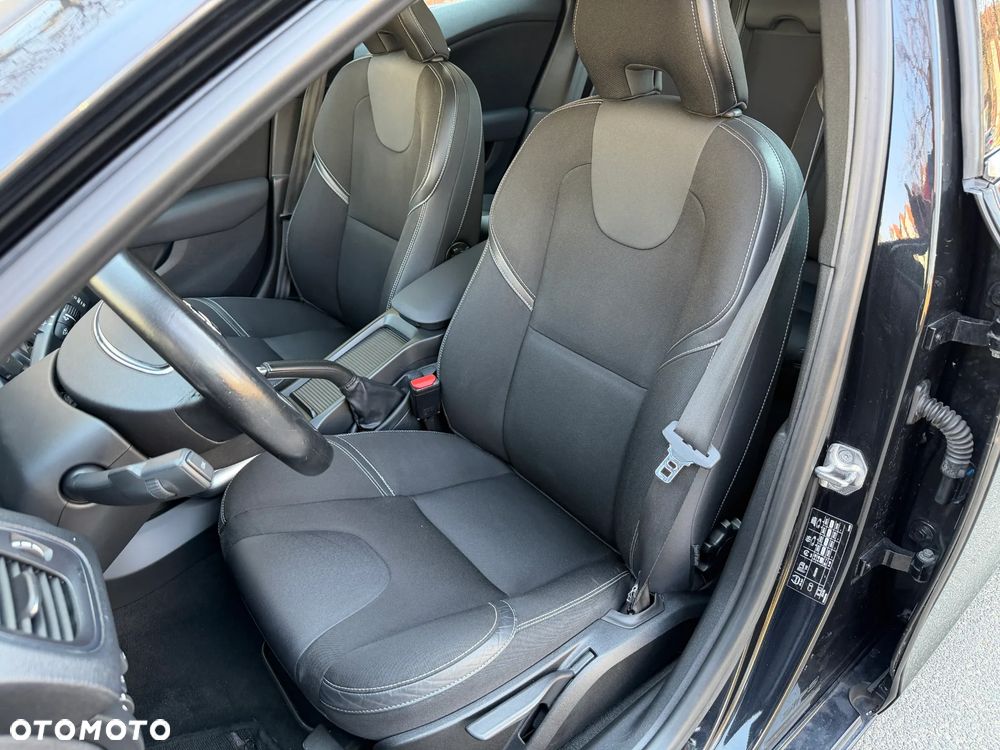 Volvo V40 D4 Inscription - 17