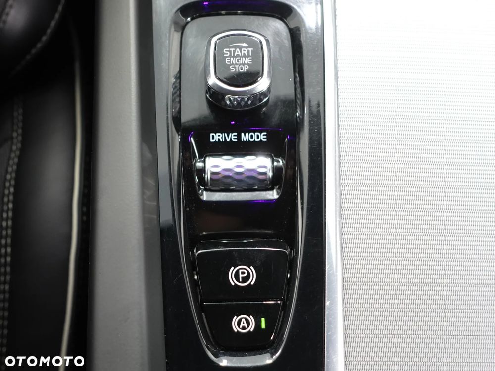 Volvo XC 60 B4 D AWD R-Design - 35