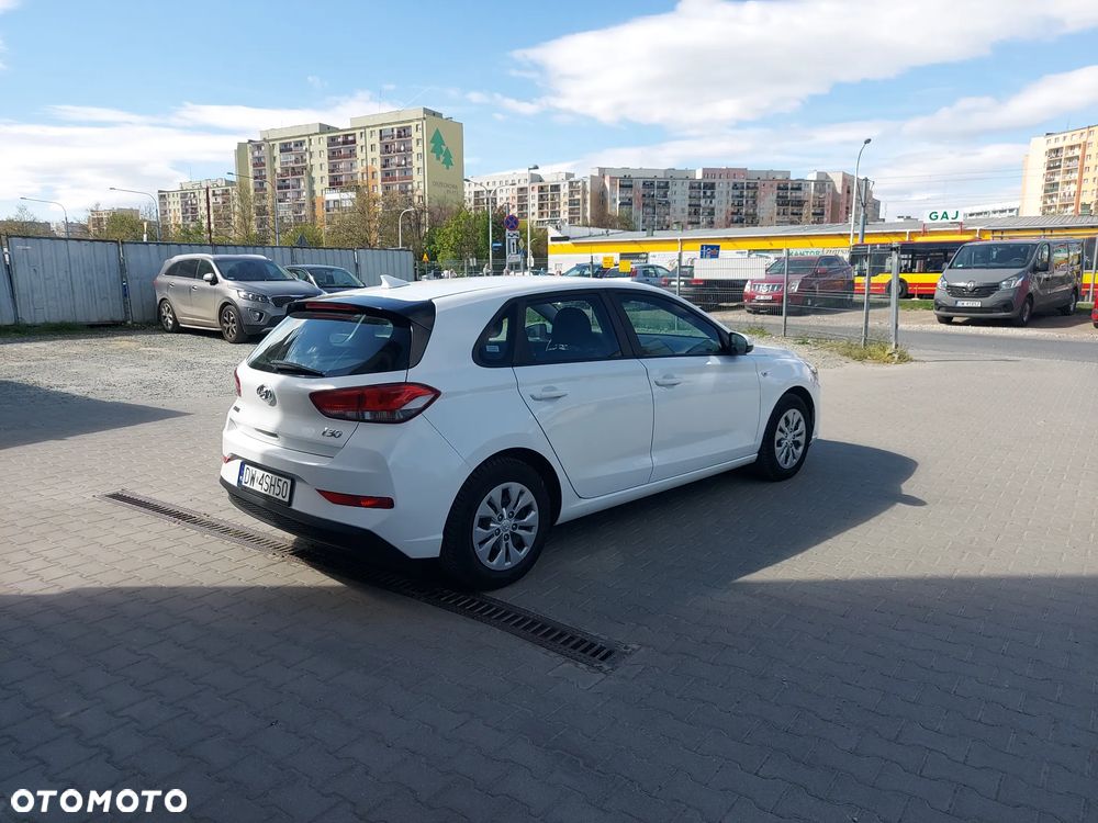 Hyundai i30 1.5 DPI Classic + - 5