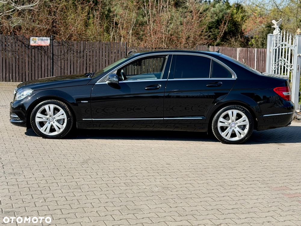 Mercedes-Benz Klasa C 180 CGI Automatik BlueEFFICIENCY Avantgarde - 36