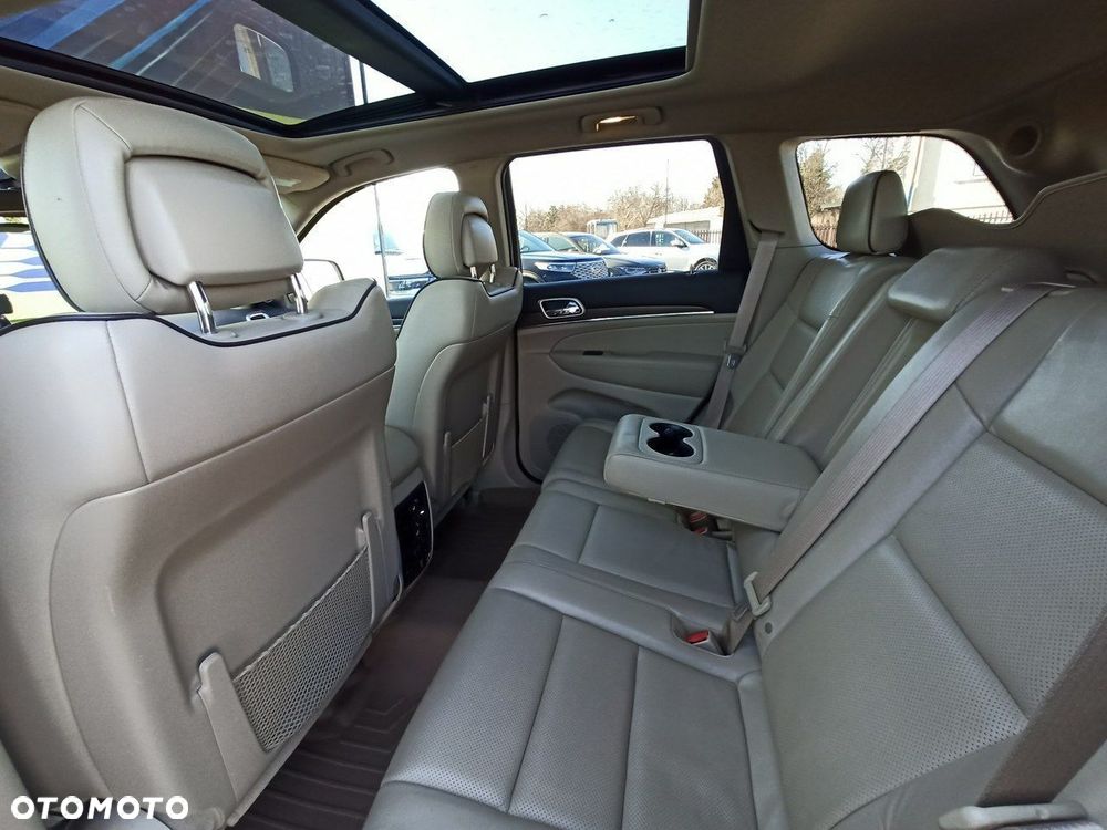 Jeep Grand Cherokee - 35