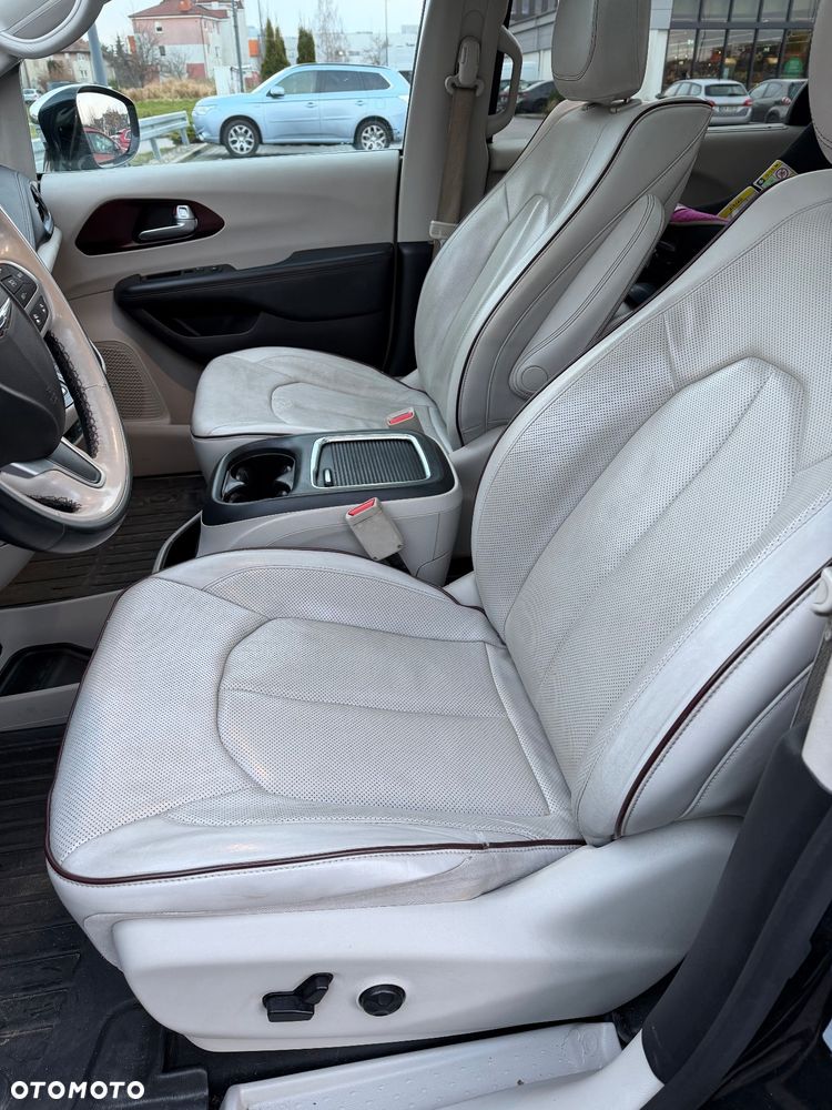 Chrysler Pacifica - 12