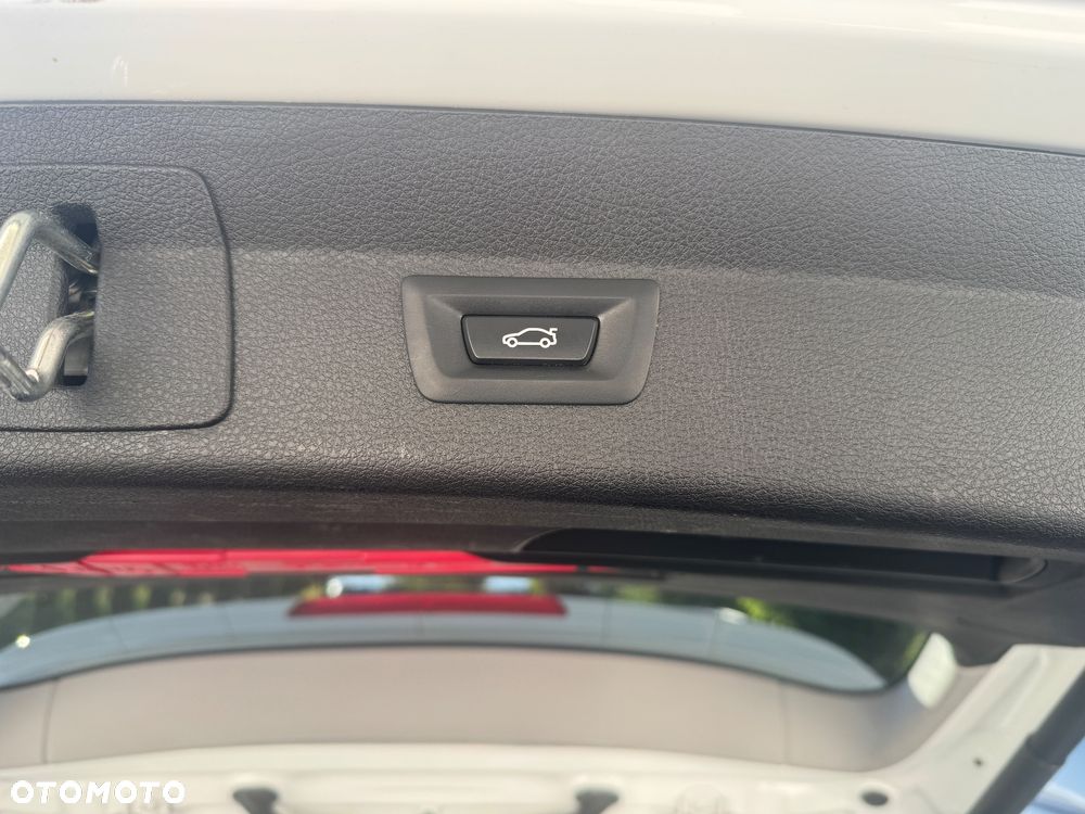 BMW Seria 2 218d Sport - 13