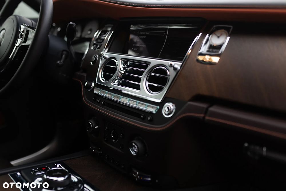 Rolls-Royce Wraith Standard - 25