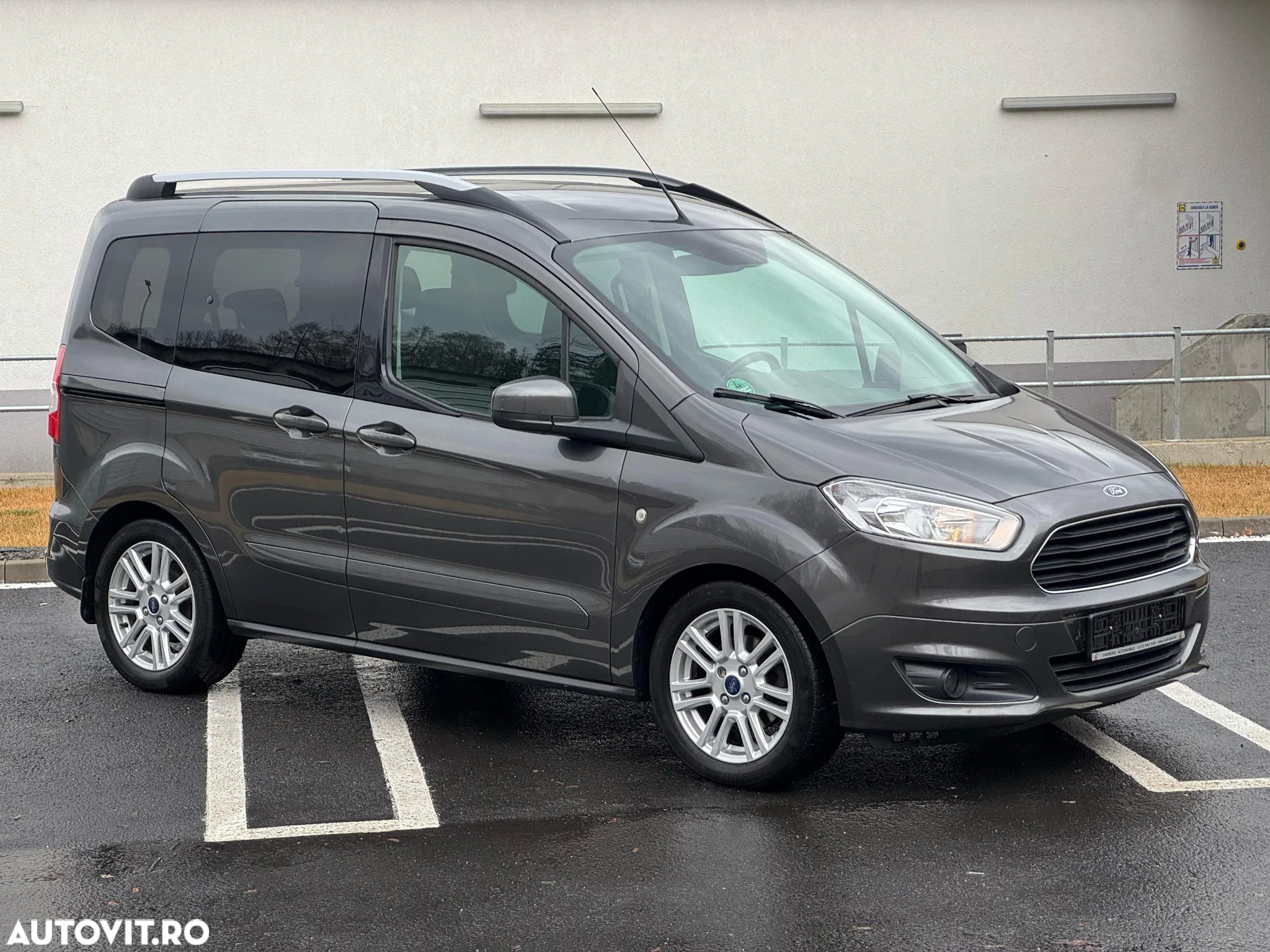 Ford Tourneo Courier 1.0 EcoBoost Titanium - 14