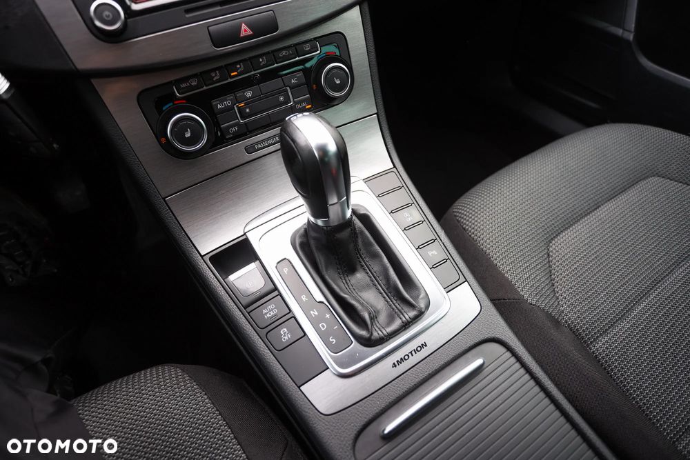 Volkswagen Passat 2.0 TDI 4Motion DSG BlueMotion Tech Highline - 25