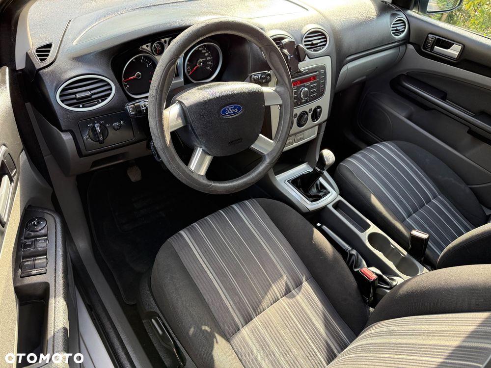 Ford Focus 1.6 16V Style - 12