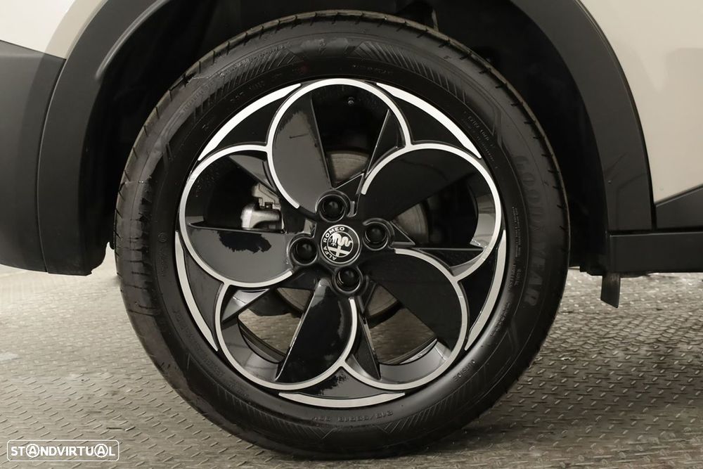 Alfa Romeo Junior Elletrica 50 kWh - 5