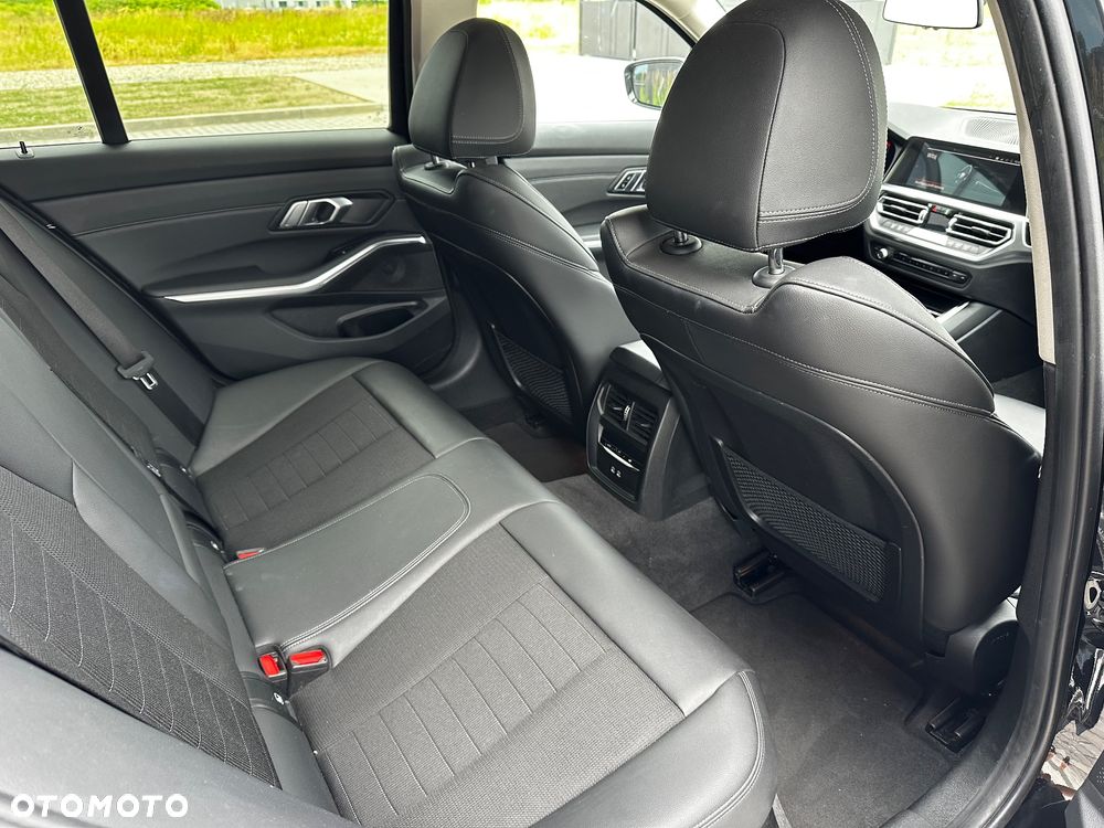 BMW Seria 3 318i Business Edition sport - 14