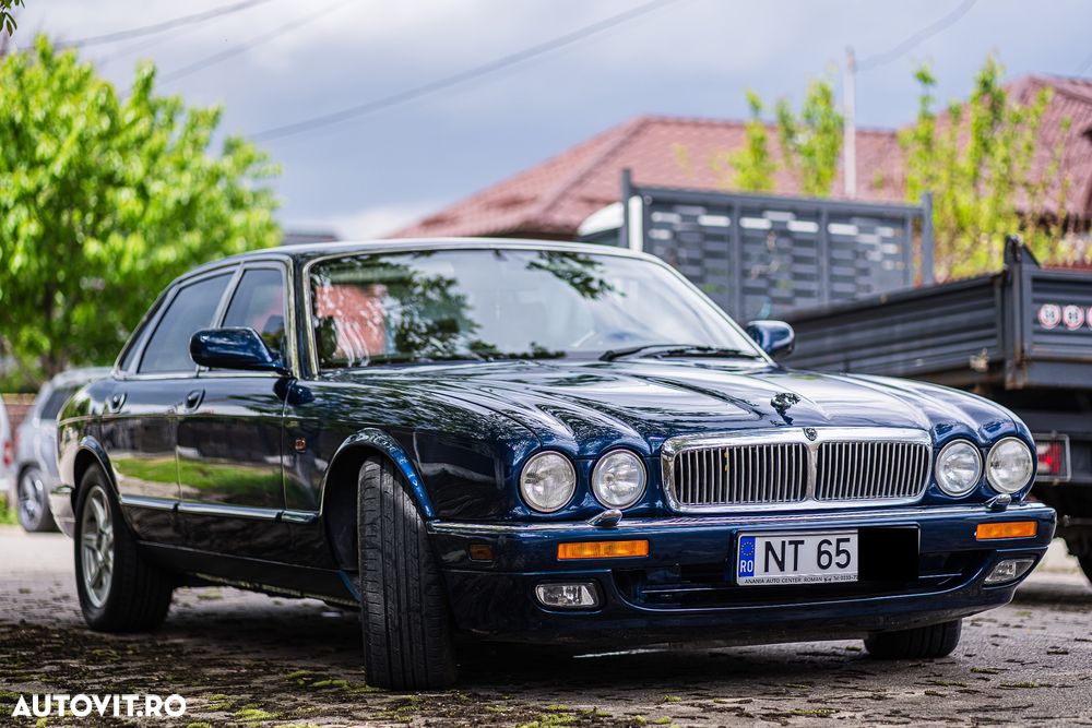 Jaguar XJ - 11