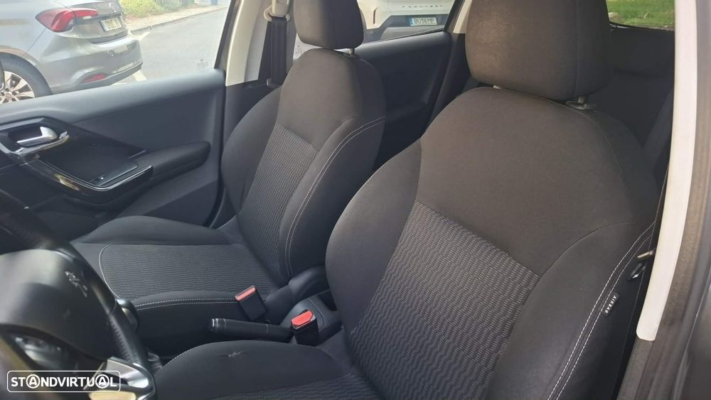 Peugeot 208 1.2 PureTech Style - 12