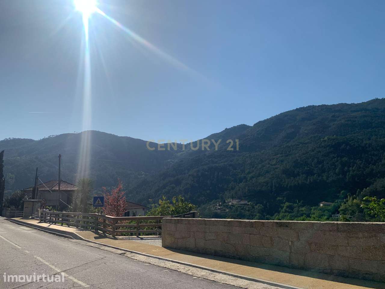 Casa com 3 Apartamentos na Vila do Gerês e 1000 m2 terreno - Grande imagem: 3/60