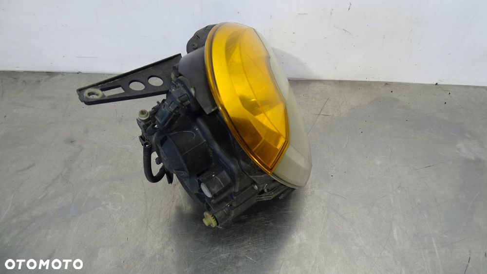 LAMPA PRAWA PRZEDNIA RENAULT MODUS  8200540239 - 2