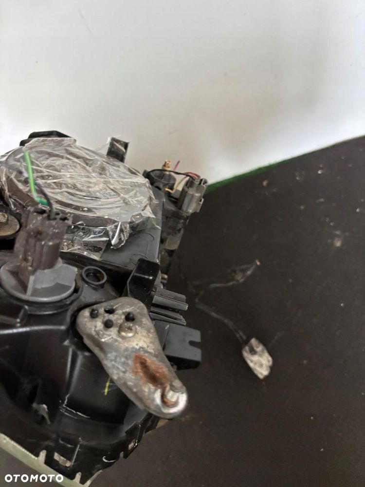 LAMPA LEWA REFLERTOR MITSUBISHI PAJERO SPORT L200 HALOGENOWA DEMONTAŻ EU - 10