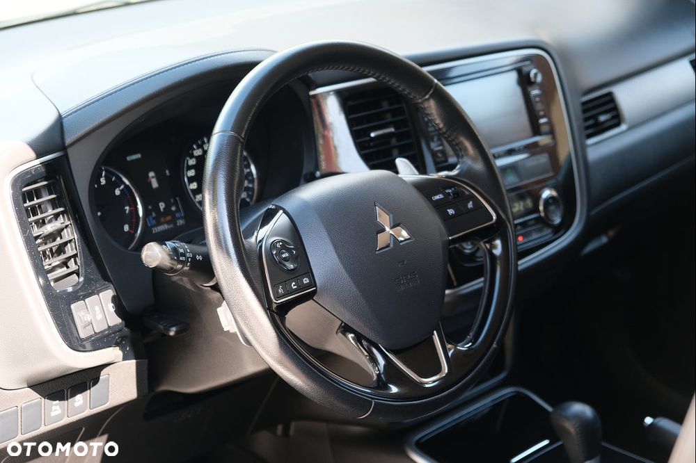 Mitsubishi Outlander - 18