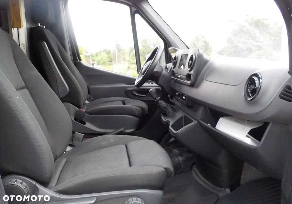 Mercedes-Benz Sprinter - 21