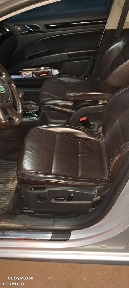 Skoda Superb 3.6 V6 4x4 DSG L&K - 32