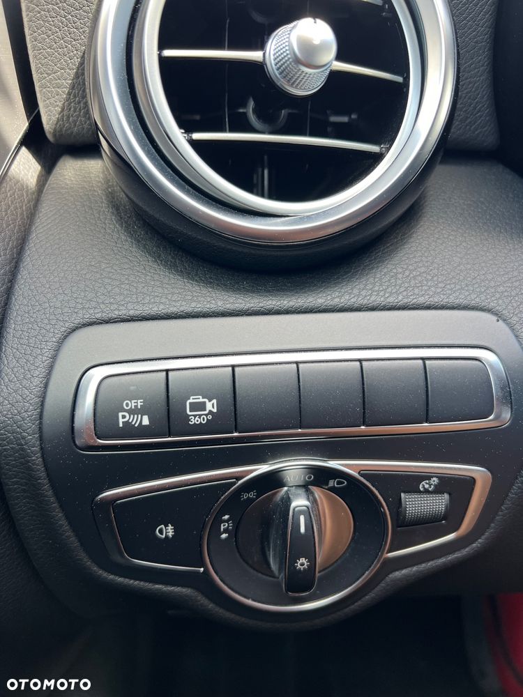 Mercedes-Benz Klasa C 300 9G-TRONIC AMG Line - 33
