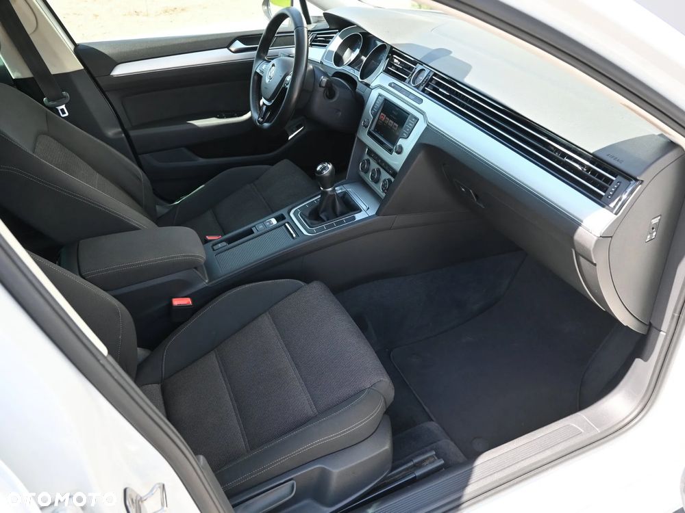 Volkswagen Passat - 21