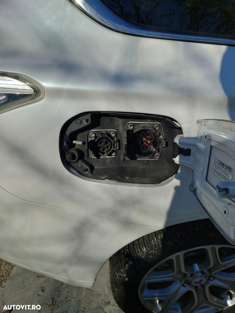 Mitsubishi Outlander - 7