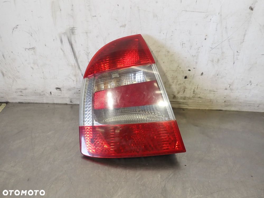 LAMPA LEWA TYLNA SKODA SUPERB 1.9 3U5945095A - 1