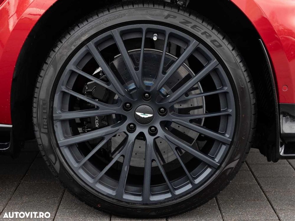 Aston Martin DBX - 7