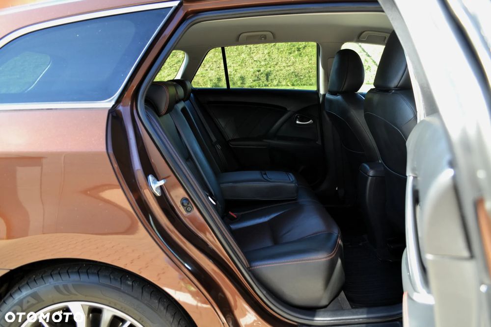 Toyota Avensis Combi 1.8 Executive - 12