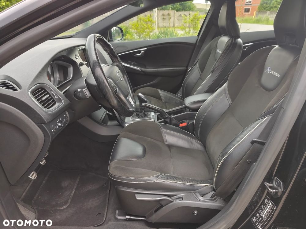 Volvo V40 D2 R Design - 17