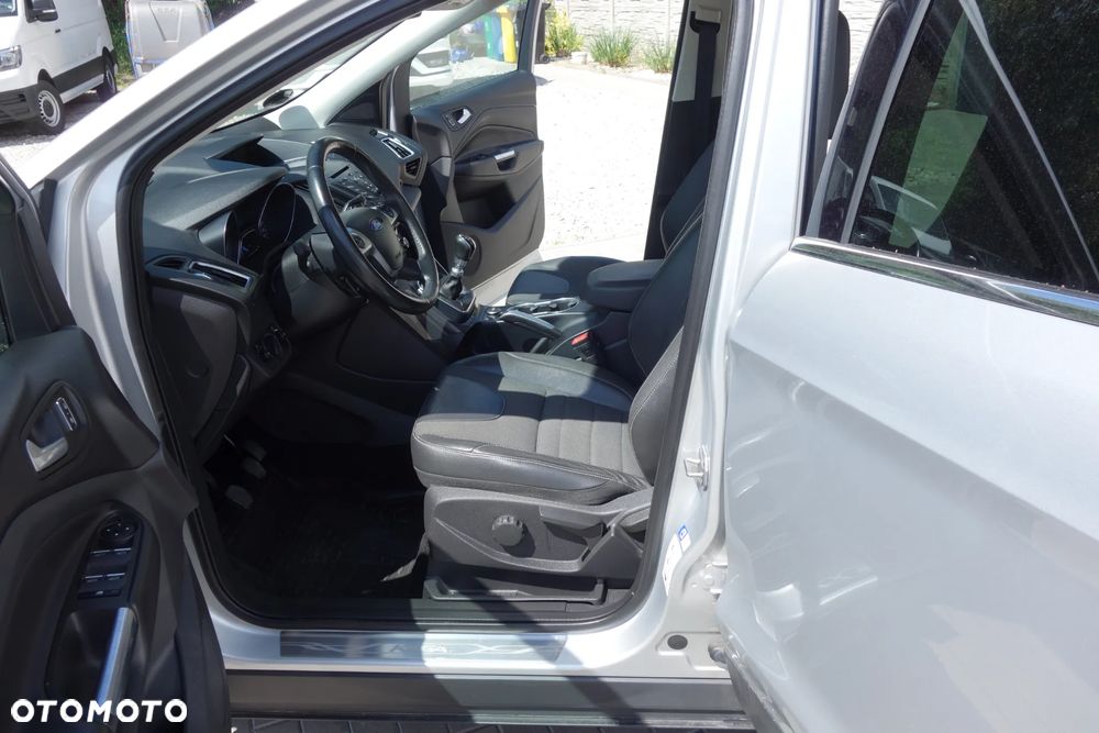 Ford Kuga 1.5 EcoBoost 2x4 Trend - 6