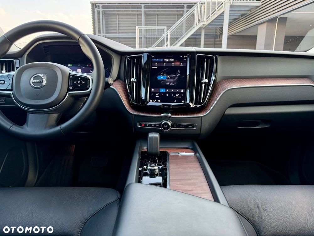 Volvo XC 60 B5 B AWD Plus Dark - 27