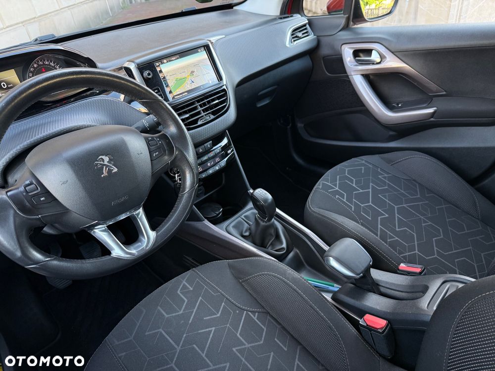 Peugeot 2008 1.2 Pure Tech Style S&S - 36