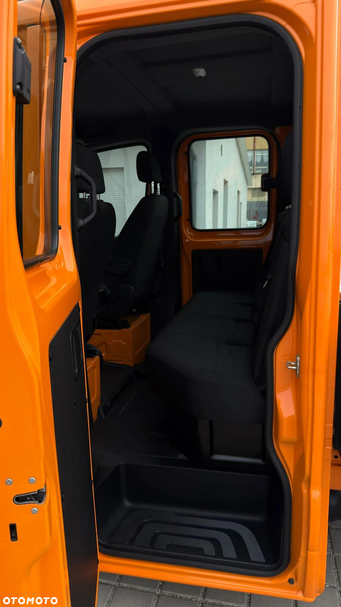 Mercedes-Benz Sprinter - 11