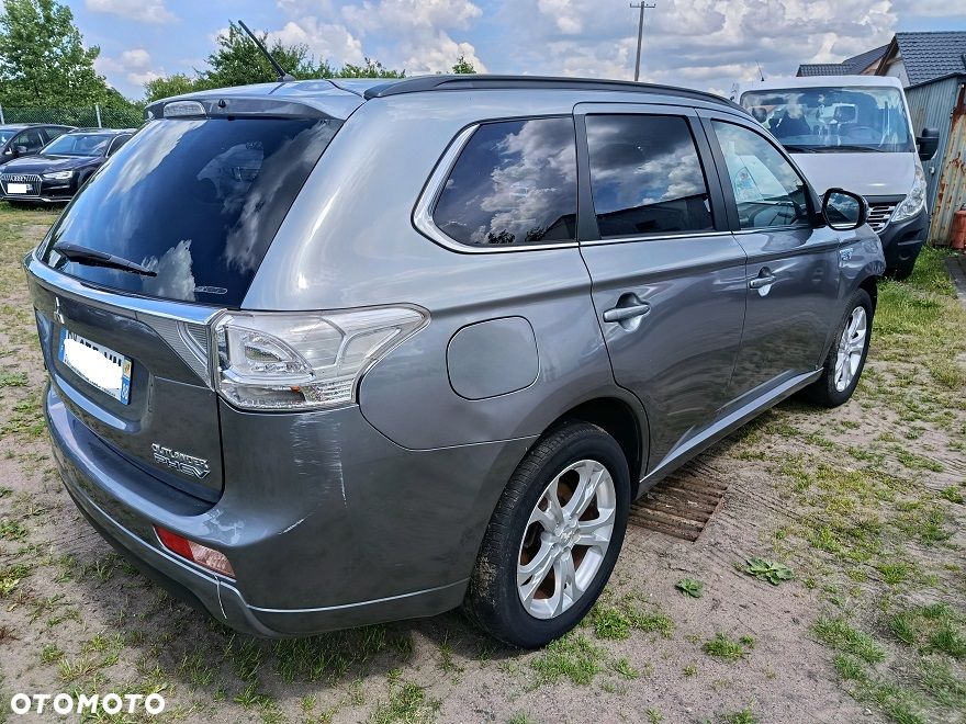 Mitsubishi Outlander - 8