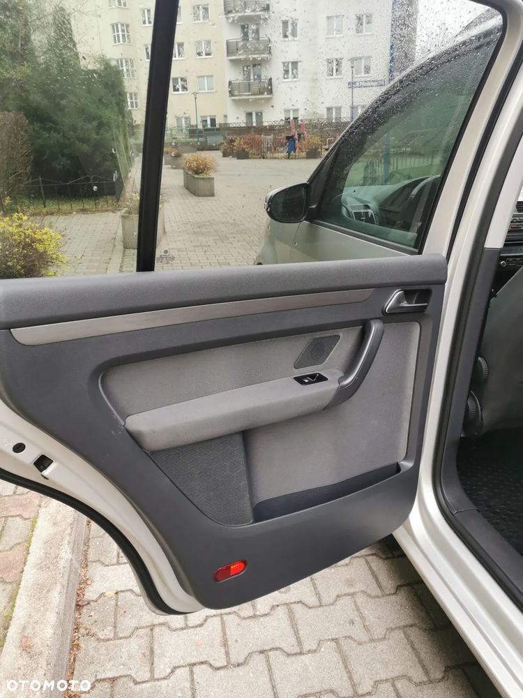 Volkswagen Touran 1.4 TSI United - 23