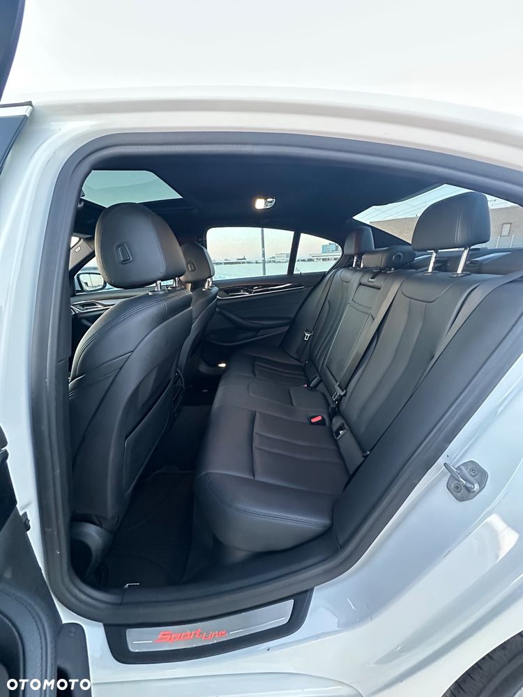 BMW Seria 5 530i xDrive Sport Line - 11