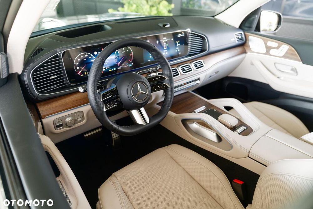 Mercedes-Benz GLS - 12
