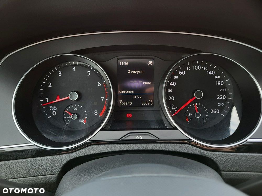 Volkswagen Passat - 25