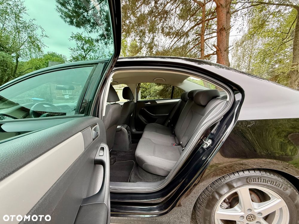 Volkswagen Jetta 1.6 TDI Comfortline - 22