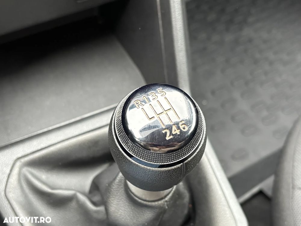 Dacia Logan TCe 90 Essential - 31
