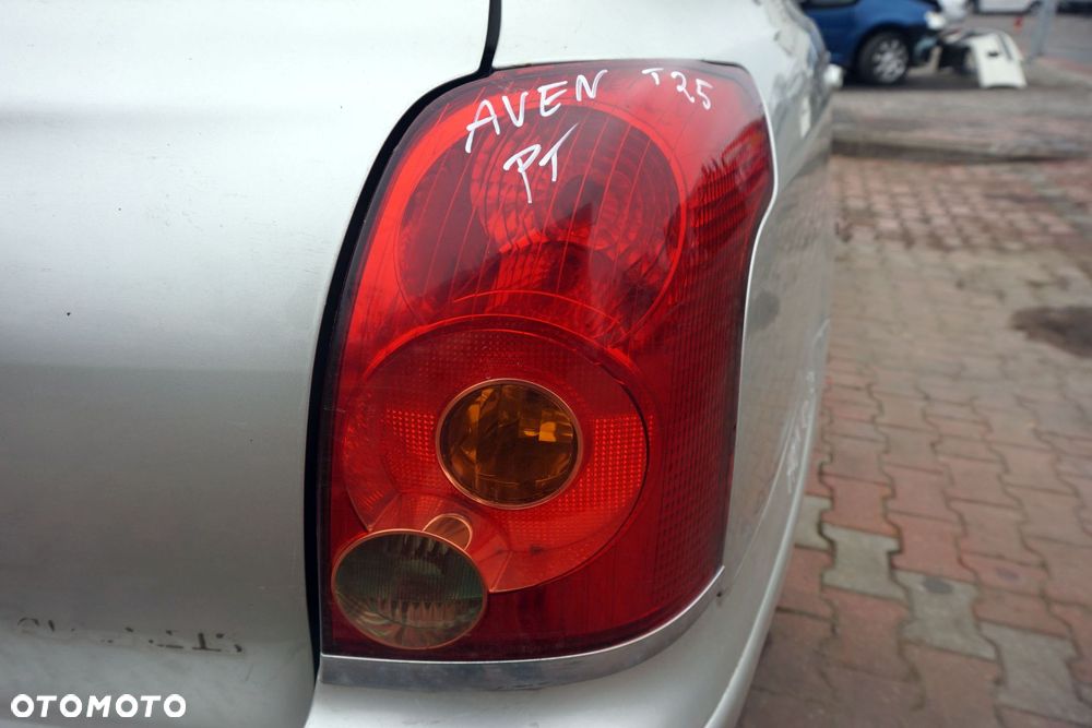 LAMPA TYLNA PRAWA AVENSIS II T25 KOMBI 81551-05180 TOYOTA 2003-2006 - 1
