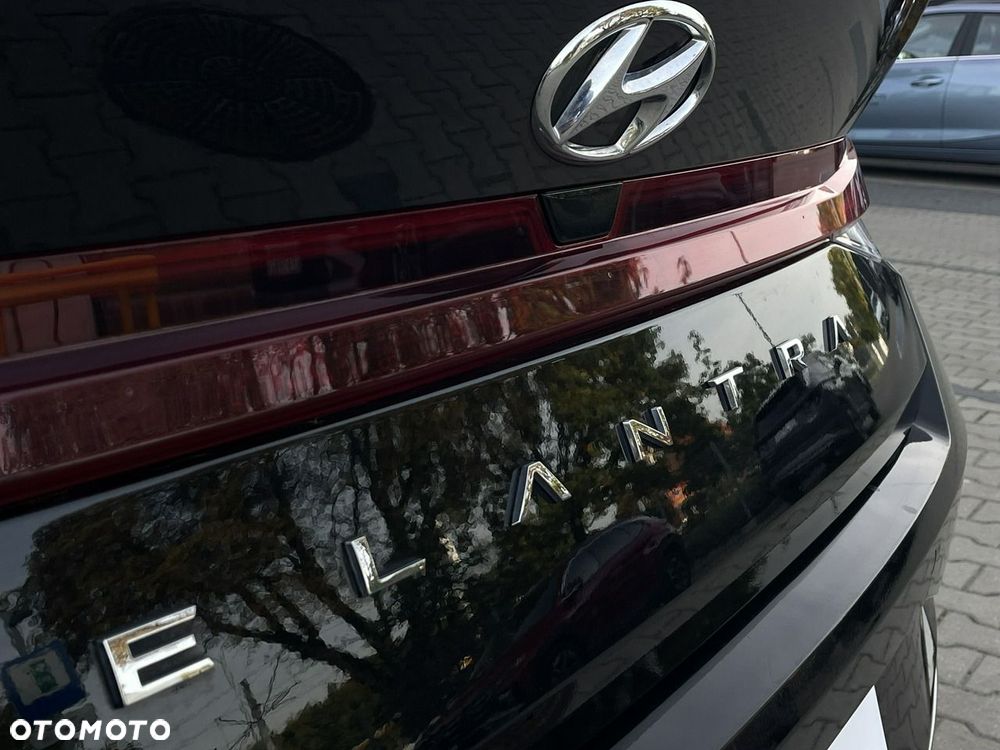 Hyundai Elantra - 12