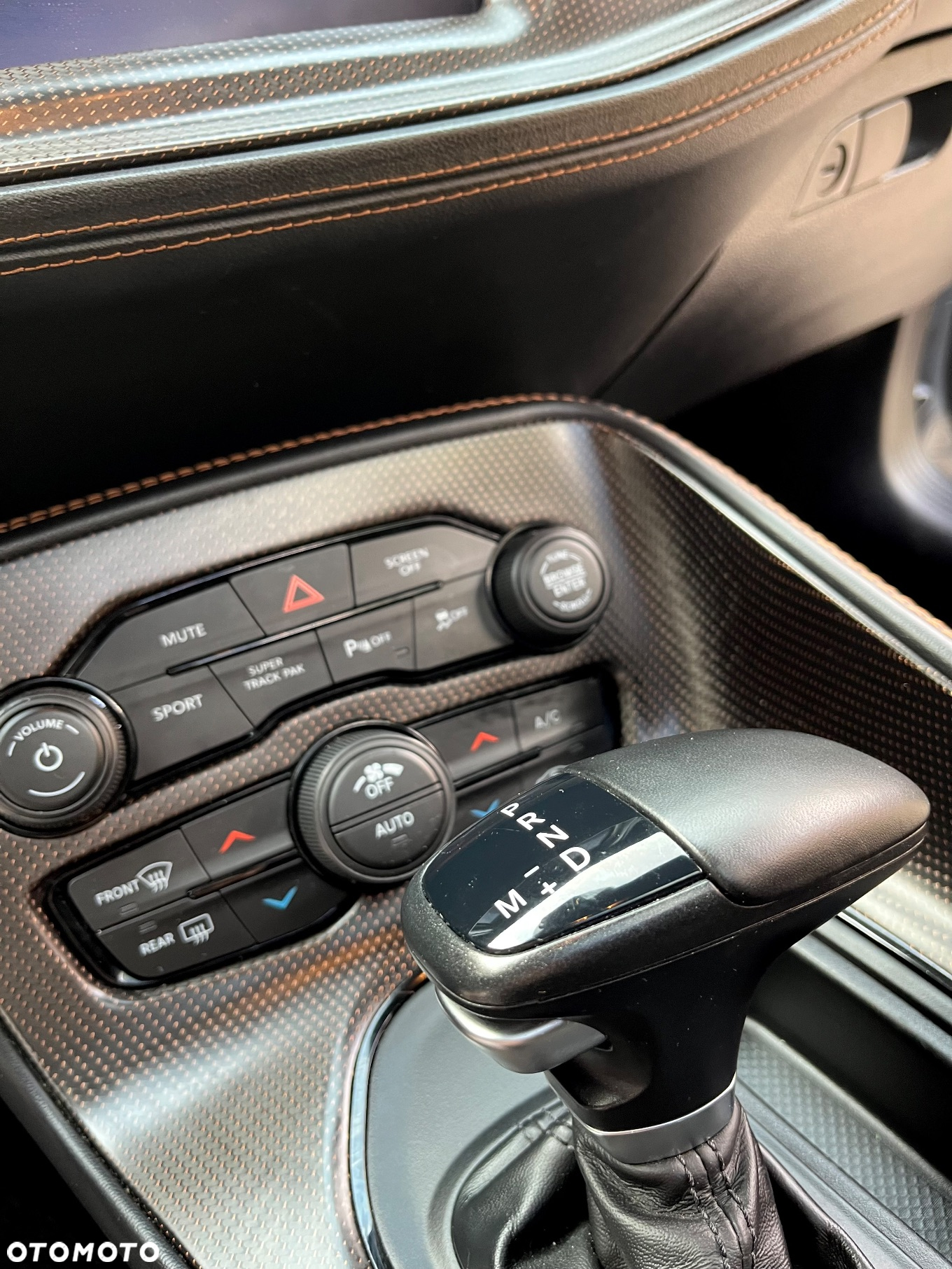 Dodge Challenger 5.7 R/T - 11