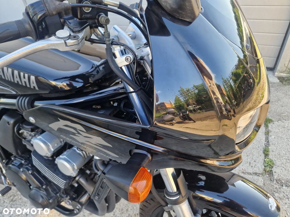 Yamaha FZ - 13