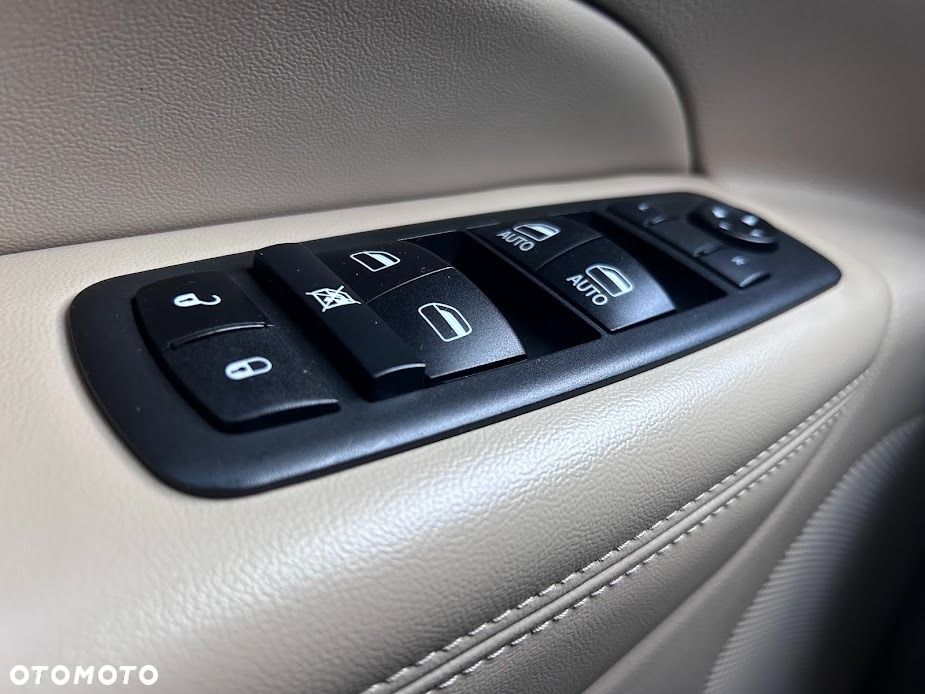 Jeep Grand Cherokee - 28