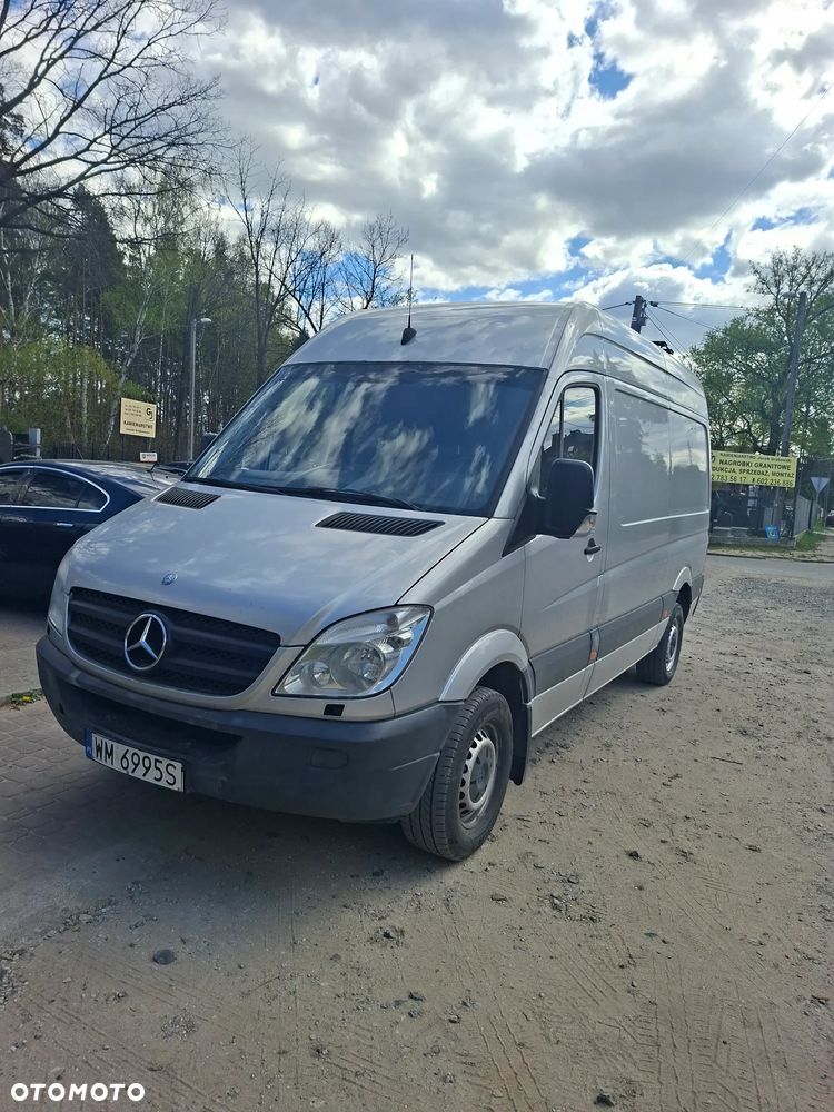 Mercedes-Benz Sprinter - 2
