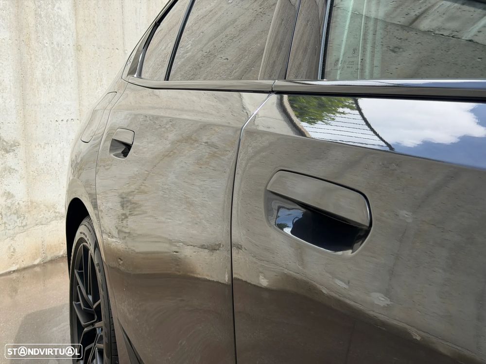 BMW i5 eDrive40 - 13
