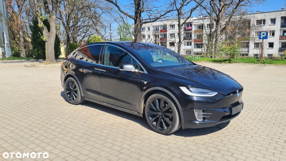 Tesla Model X - 6