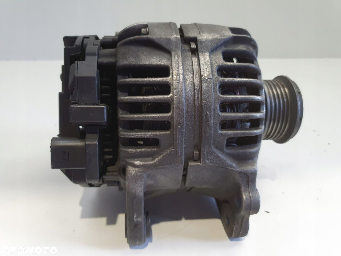 Audi TT 1.8 T ALTERNATOR bosch 028903028E 120A - 6