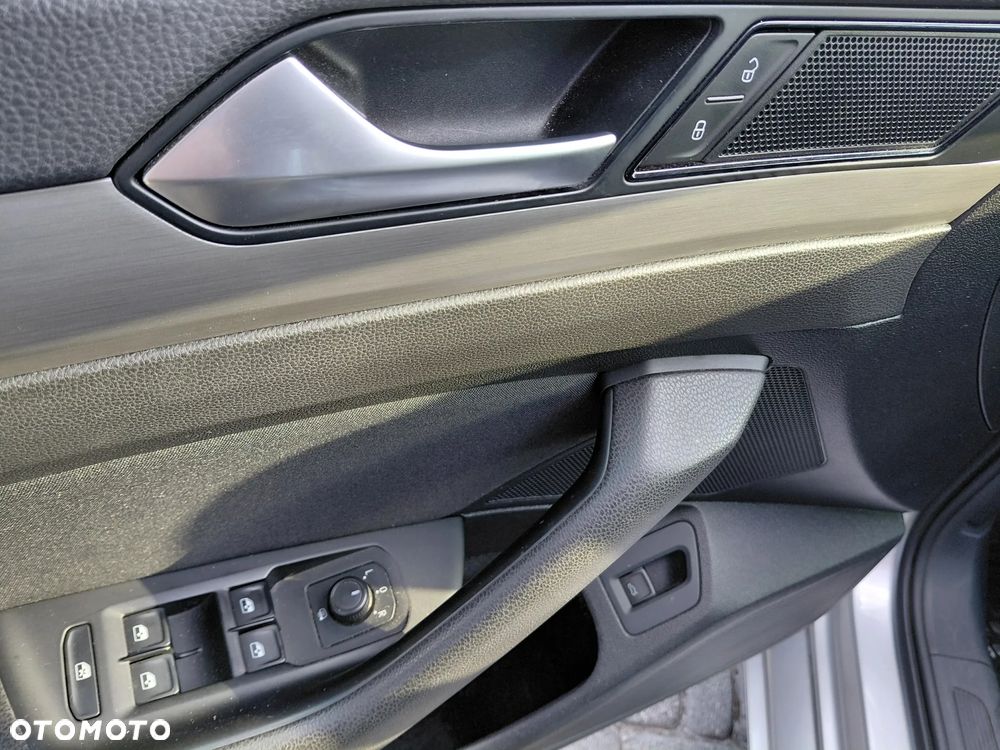 Volkswagen Passat - 19