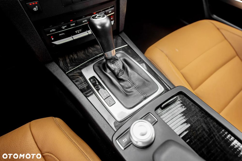 Mercedes-Benz Klasa E 250 BlueEFFICIENCY 7G-TRONIC Avantgarde - 32